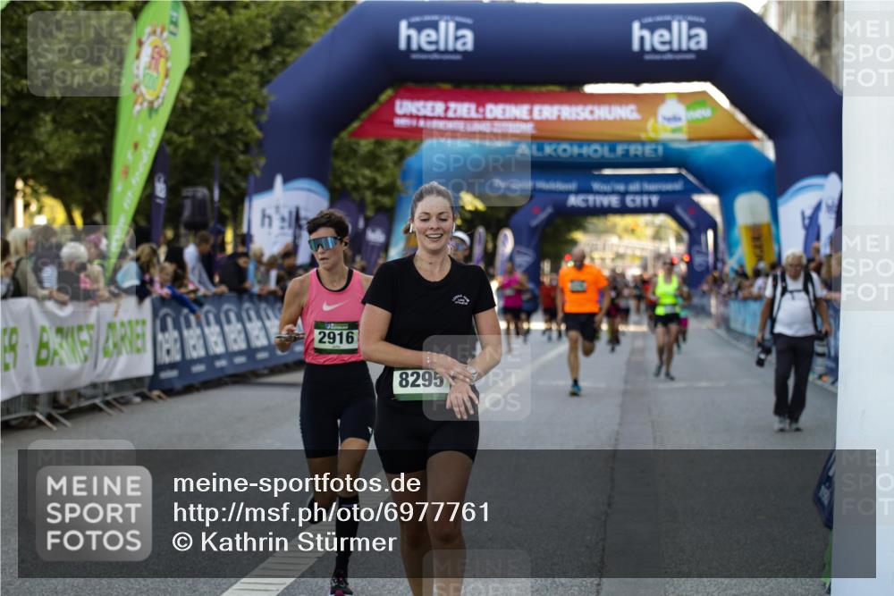 01.09.2024 - BARMER Alsterlauf Kathrin Stürmer Photography http://msf.ph/oto/6977761 01.09.2024 09:51:01 Ziel 2450, 2916, 2994, 3391, 3663, 4100, 4115, 5010, 5181, 5256, 5289, 8295 meine-sportfotos.de