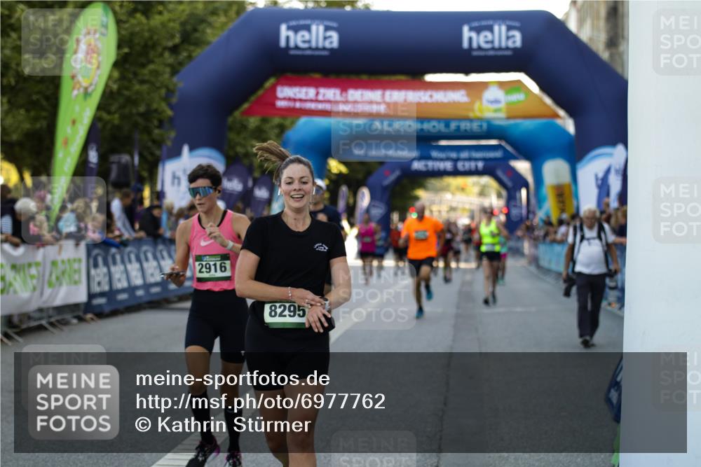 01.09.2024 - BARMER Alsterlauf Kathrin Stürmer Photography http://msf.ph/oto/6977762 01.09.2024 09:51:01 Ziel 2450, 2916, 2994, 3391, 3663, 4100, 4115, 5010, 5181, 5256, 5289, 8295 meine-sportfotos.de