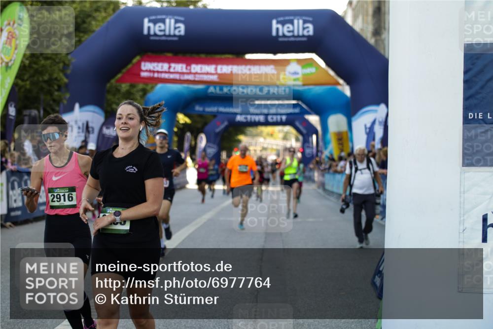 01.09.2024 - BARMER Alsterlauf Kathrin Stürmer Photography http://msf.ph/oto/6977764 01.09.2024 09:51:01 Ziel 2450, 2916, 2994, 3391, 3663, 4100, 4115, 5010, 5181, 5256, 5289, 8295 meine-sportfotos.de