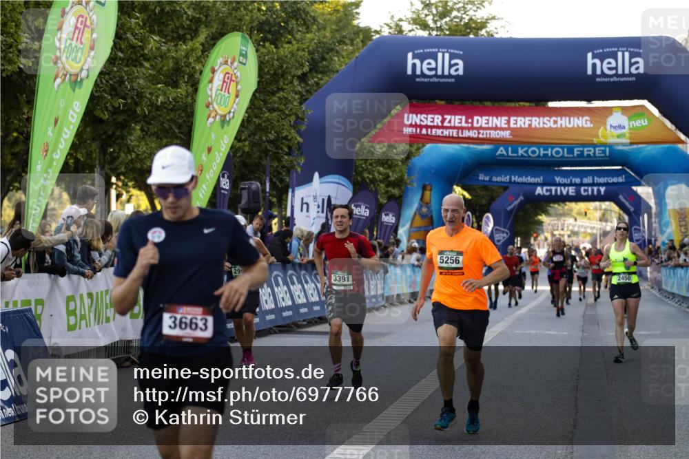 01.09.2024 - BARMER Alsterlauf Kathrin Stürmer Photography http://msf.ph/oto/6977766 01.09.2024 09:51:04 Ziel 2450, 2650, 2916, 2994, 3391, 3663, 4100, 4678, 4780, 5129, 5134, 5256, 5272, 5289, 8295 meine-sportfotos.de