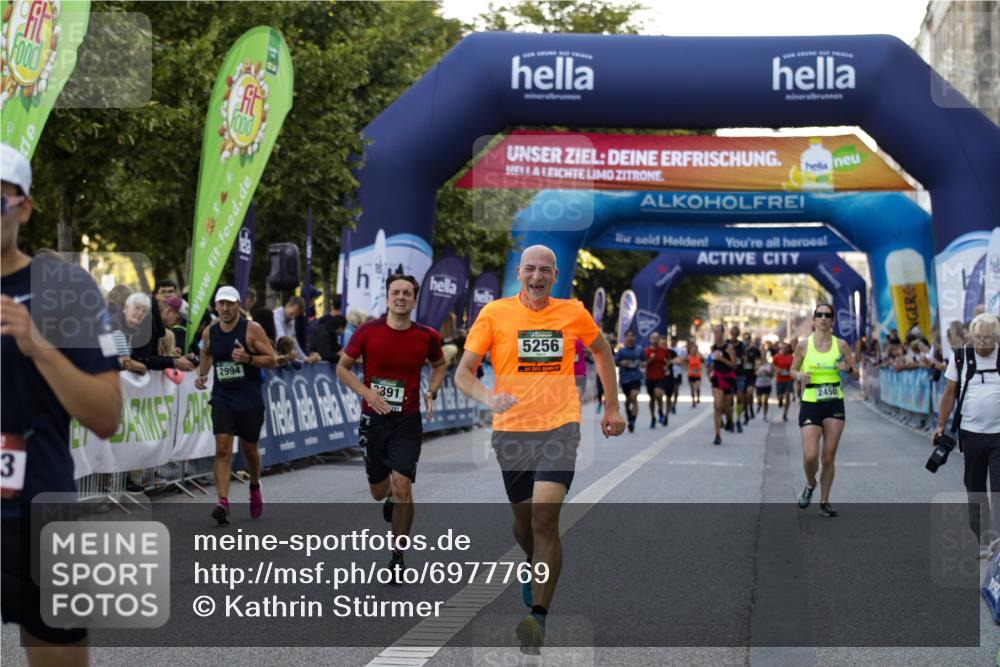 01.09.2024 - BARMER Alsterlauf Kathrin Stürmer Photography http://msf.ph/oto/6977769 01.09.2024 09:51:05 Ziel 2450, 2650, 2994, 3391, 3663, 3794, 4100, 4238, 4678, 4780, 5129, 5134, 5256, 5272, 5289 meine-sportfotos.de