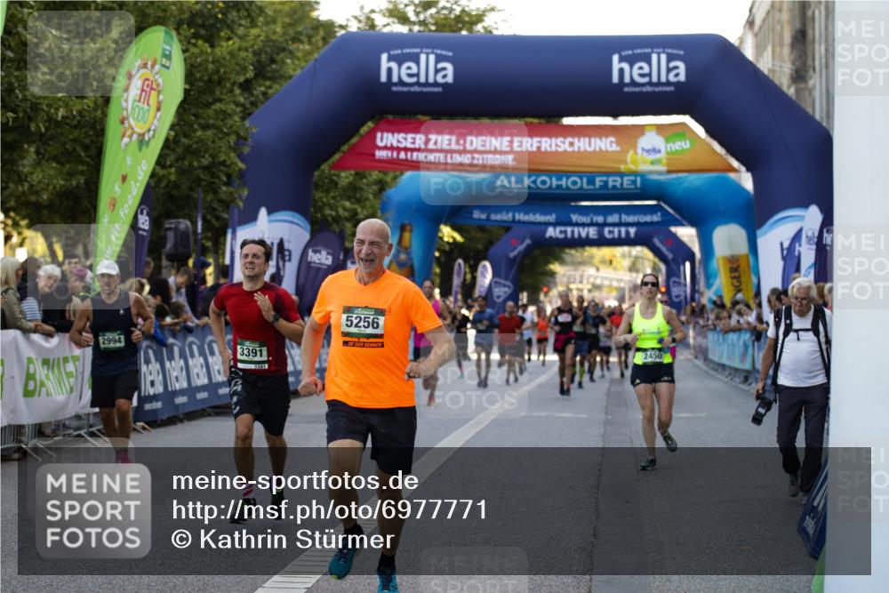 01.09.2024 - BARMER Alsterlauf Kathrin Stürmer Photography http://msf.ph/oto/6977771 01.09.2024 09:51:05 Ziel 2450, 2650, 2994, 3391, 3663, 3794, 4100, 4238, 4678, 4780, 5129, 5134, 5256, 5272, 5289 meine-sportfotos.de