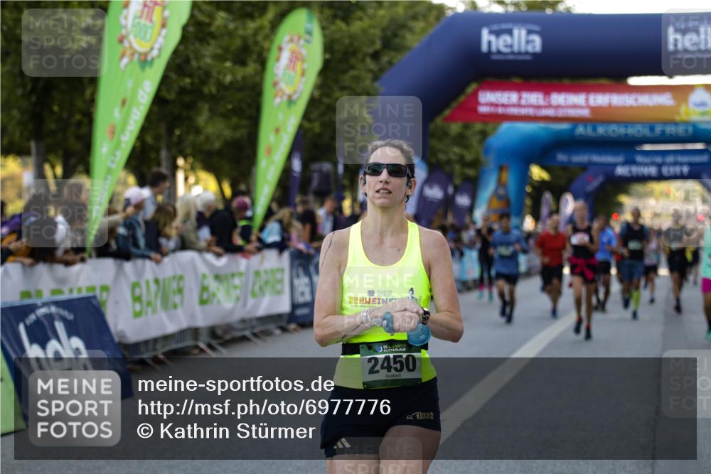 01.09.2024 - BARMER Alsterlauf Kathrin Stürmer Photography http://msf.ph/oto/6977776 01.09.2024 09:51:10 Ziel 2235, 2450, 2650, 2706, 2994, 3391, 3794, 3861, 3868, 4100, 4238, 4678, 4780, 4876, 5062, 5129, 5134, 5272, 8048 meine-sportfotos.de