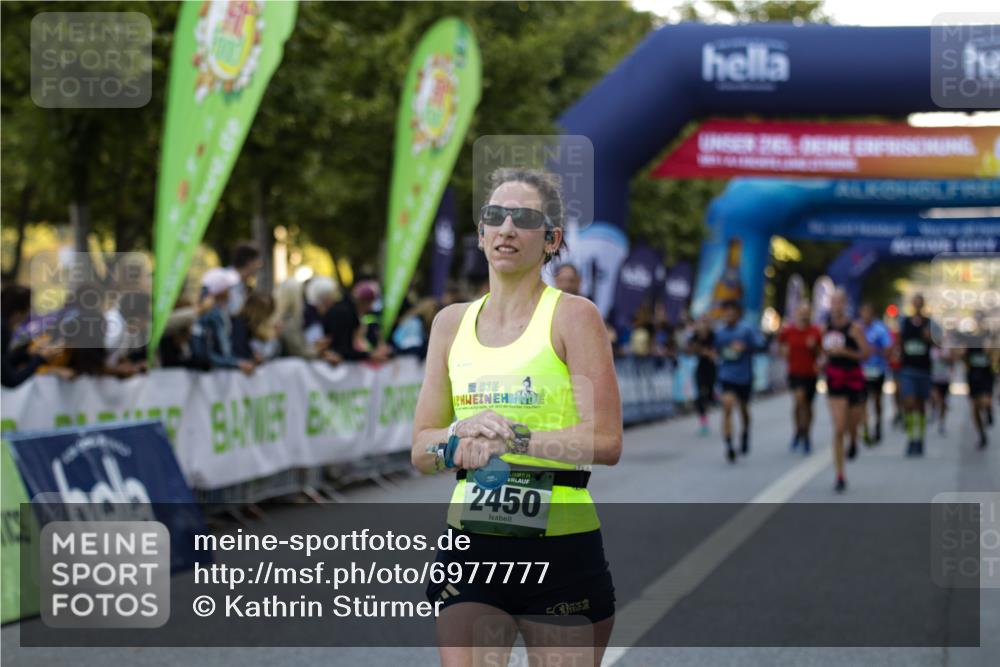 01.09.2024 - BARMER Alsterlauf Kathrin Stürmer Photography http://msf.ph/oto/6977777 01.09.2024 09:51:10 Ziel 2235, 2450, 2650, 2706, 2994, 3391, 3794, 3861, 3868, 4100, 4238, 4678, 4780, 4876, 5062, 5129, 5134, 5272, 8048 meine-sportfotos.de