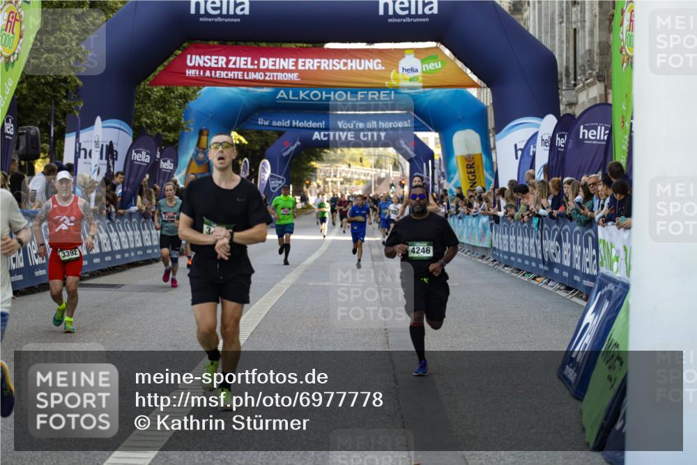 01.09.2024 - BARMER Alsterlauf Kathrin Stürmer Photography http://msf.ph/oto/6977778 01.09.2024 09:51:43 Ziel 2306, 2579, 2717, 3392, 3412, 4246, 4375, 4872, 4958, 5087, 5139, 5245 meine-sportfotos.de