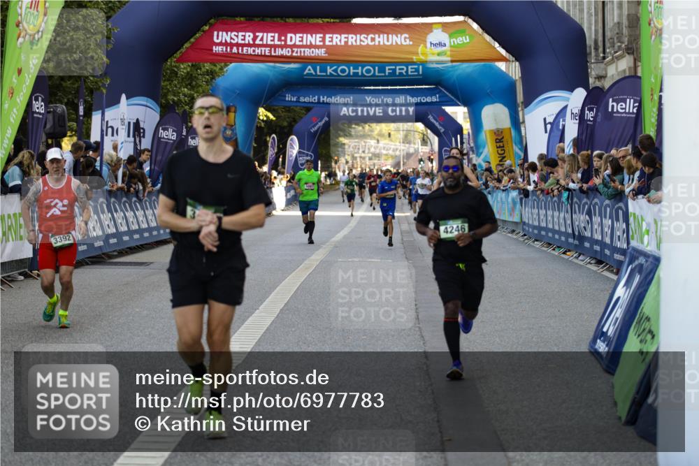 01.09.2024 - BARMER Alsterlauf Kathrin Stürmer Photography http://msf.ph/oto/6977783 01.09.2024 09:51:43 Ziel 2306, 2579, 2717, 3392, 3412, 4246, 4375, 4872, 4958, 5087, 5139, 5245 meine-sportfotos.de