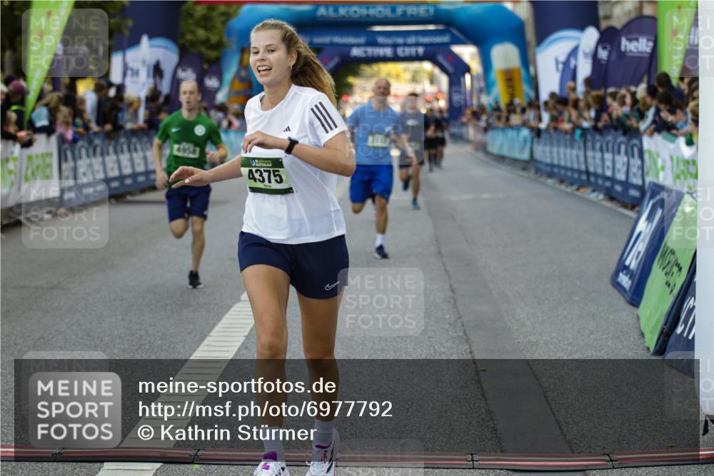 01.09.2024 - BARMER Alsterlauf Kathrin Stürmer Photography http://msf.ph/oto/6977792 01.09.2024 09:51:55 Ziel 2717, 3112, 3133, 3605, 3942, 4375, 4958, 5087, 5139, 5268, 5277 meine-sportfotos.de
