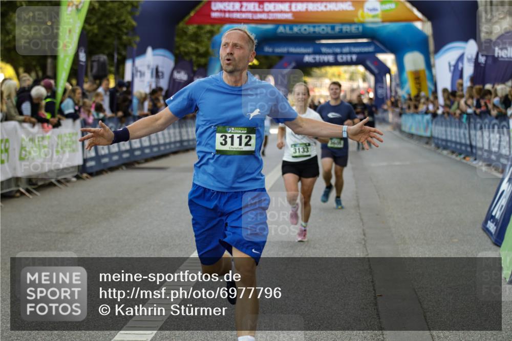 01.09.2024 - BARMER Alsterlauf Kathrin Stürmer Photography http://msf.ph/oto/6977796 01.09.2024 09:51:58 Ziel 3112, 3133, 3430, 3605, 3942, 4343, 4375, 4536, 4700, 4958, 5268, 5277, 8322 meine-sportfotos.de