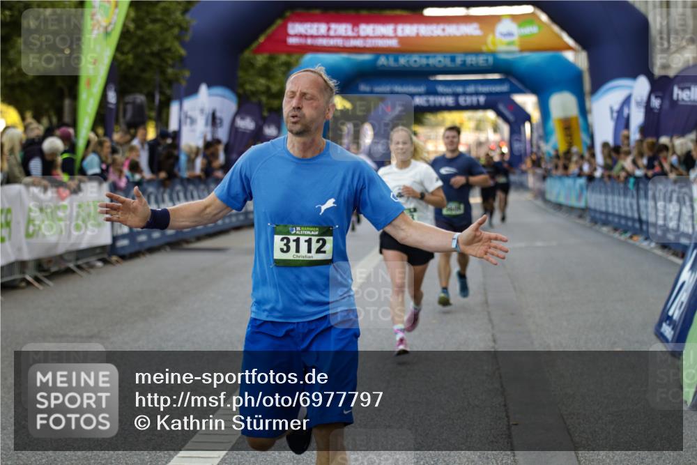 01.09.2024 - BARMER Alsterlauf Kathrin Stürmer Photography http://msf.ph/oto/6977797 01.09.2024 09:51:58 Ziel 3112, 3133, 3430, 3605, 3942, 4343, 4375, 4536, 4700, 4958, 5268, 5277, 8322 meine-sportfotos.de