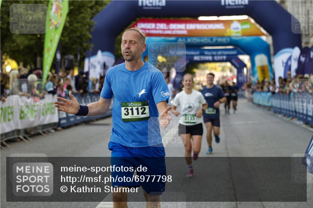01.09.2024 - BARMER Alsterlauf Kathrin Stürmer Photography http://msf.ph/oto/6977798 01.09.2024 09:51:58 Ziel 3112, 3133, 3430, 3605, 3942, 4343, 4375, 4536, 4700, 4958, 5268, 5277, 8322 meine-sportfotos.de