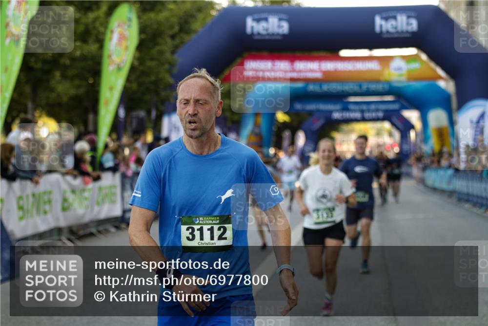 01.09.2024 - BARMER Alsterlauf Kathrin Stürmer Photography http://msf.ph/oto/6977800 01.09.2024 09:51:59 Ziel 3112, 3133, 3430, 3605, 3942, 4343, 4536, 4700, 4958, 5268, 5277, 8322 meine-sportfotos.de