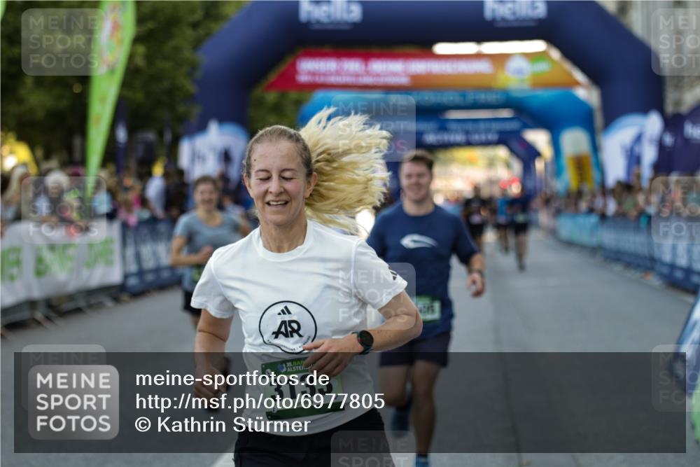 01.09.2024 - BARMER Alsterlauf Kathrin Stürmer Photography http://msf.ph/oto/6977805 01.09.2024 09:52:01 Ziel 2070, 3112, 3133, 3397, 3430, 3605, 3942, 4343, 4536, 4649, 4700, 5268, 5277, 8322 meine-sportfotos.de