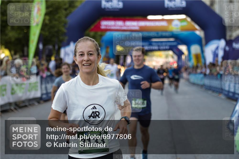 01.09.2024 - BARMER Alsterlauf Kathrin Stürmer Photography http://msf.ph/oto/6977806 01.09.2024 09:52:01 Ziel 2070, 3112, 3133, 3397, 3430, 3605, 3942, 4343, 4536, 4649, 4700, 5268, 5277, 8322 meine-sportfotos.de