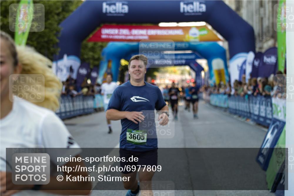 01.09.2024 - BARMER Alsterlauf Kathrin Stürmer Photography http://msf.ph/oto/6977809 01.09.2024 09:52:01 Ziel 2070, 3112, 3133, 3397, 3430, 3605, 3942, 4343, 4536, 4649, 4700, 5268, 5277, 8322 meine-sportfotos.de