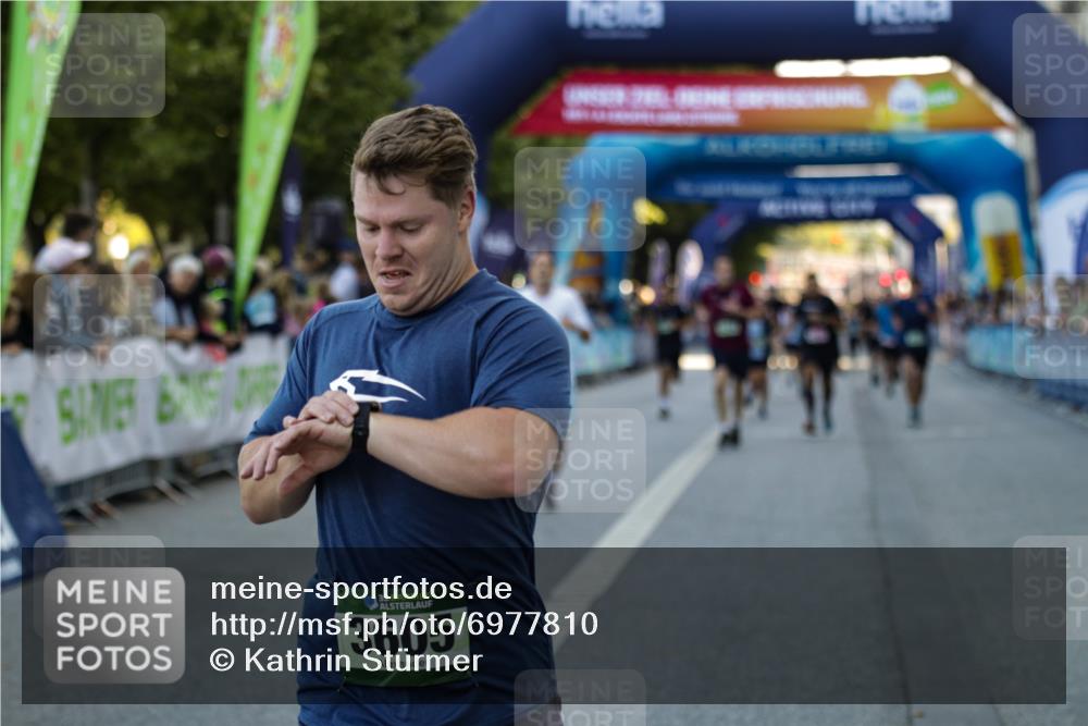 01.09.2024 - BARMER Alsterlauf Kathrin Stürmer Photography http://msf.ph/oto/6977810 01.09.2024 09:52:02 Ziel 2070, 3133, 3397, 3430, 3605, 3942, 4343, 4536, 4649, 4700, 5268, 5277, 8322 meine-sportfotos.de