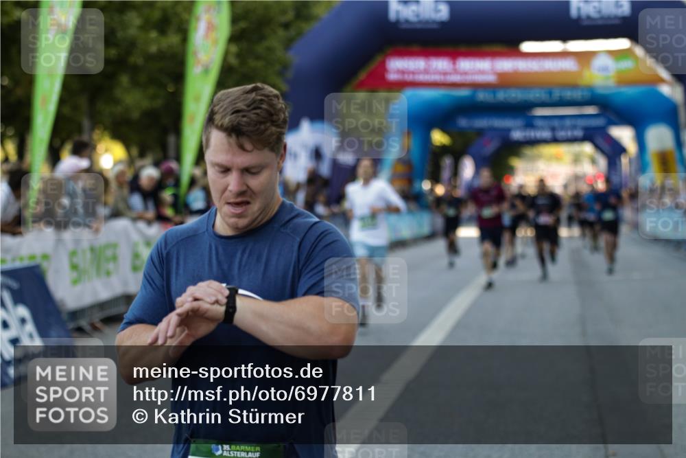 01.09.2024 - BARMER Alsterlauf Kathrin Stürmer Photography http://msf.ph/oto/6977811 01.09.2024 09:52:02 Ziel 2070, 3133, 3397, 3430, 3605, 3942, 4343, 4536, 4649, 4700, 5268, 5277, 8322 meine-sportfotos.de