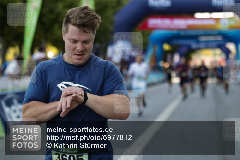 01.09.2024 - BARMER Alsterlauf Kathrin Stürmer Photography http://msf.ph/oto/6977812 01.09.2024 09:52:02 Ziel 2070, 3133, 3397, 3430, 3605, 3942, 4343, 4536, 4649, 4700, 5268, 5277, 8322 meine-sportfotos.de