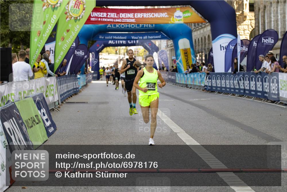 01.09.2024 - BARMER Alsterlauf Kathrin Stürmer Photography http://msf.ph/oto/6978176 01.09.2024 11:33:38 Ziel 1041, 1145, 1170, 8343, 8353 meine-sportfotos.de