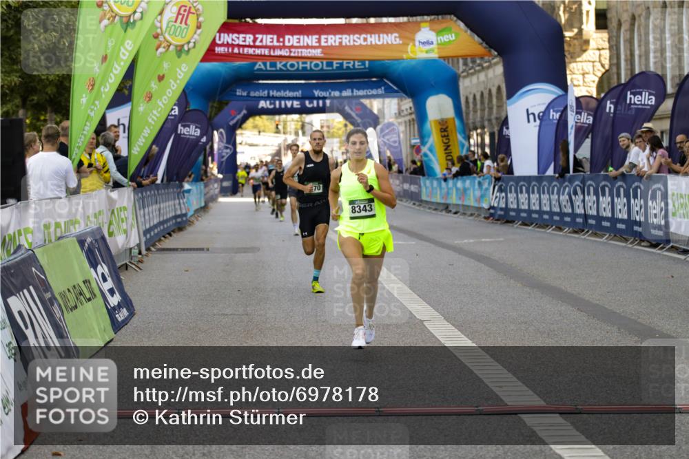 01.09.2024 - BARMER Alsterlauf Kathrin Stürmer Photography http://msf.ph/oto/6978178 01.09.2024 11:33:39 Ziel 1007, 1041, 1145, 1170, 8343, 8353 meine-sportfotos.de