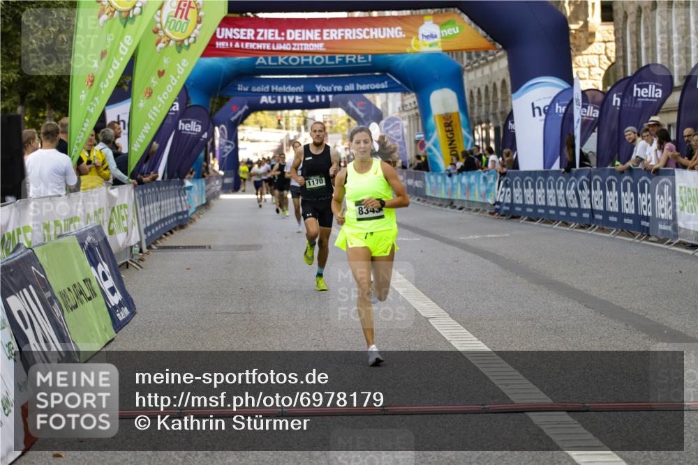 01.09.2024 - BARMER Alsterlauf Kathrin Stürmer Photography http://msf.ph/oto/6978179 01.09.2024 11:33:39 Ziel 1007, 1041, 1145, 1170, 8343, 8353 meine-sportfotos.de