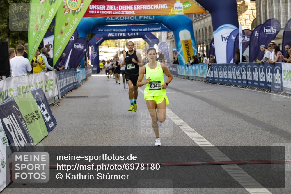 01.09.2024 - BARMER Alsterlauf Kathrin Stürmer Photography http://msf.ph/oto/6978180 01.09.2024 11:33:39 Ziel 1007, 1041, 1145, 1170, 8343, 8353 meine-sportfotos.de