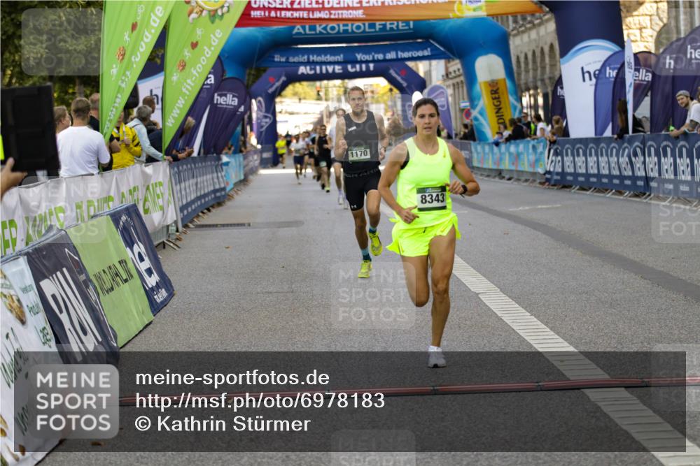 01.09.2024 - BARMER Alsterlauf Kathrin Stürmer Photography http://msf.ph/oto/6978183 01.09.2024 11:33:39 Ziel 1007, 1041, 1145, 1170, 8343, 8353 meine-sportfotos.de