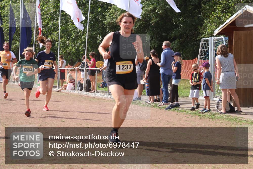 08.09.2024 - Airport Race Strokosch-Dieckow http://msf.ph/oto/6978447 08.09.2024 12:10:59 Ziel 1237, 2584, 2619, 2638, 2690, 2755, 2756, 2893, 2901 meine-sportfotos.de