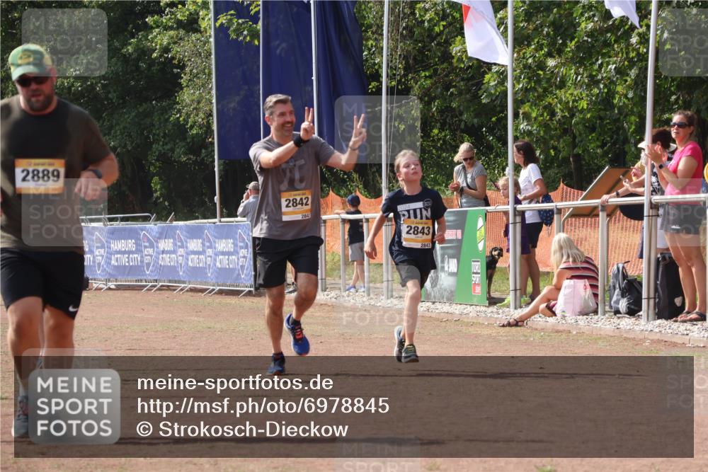 08.09.2024 - Airport Race Strokosch-Dieckow http://msf.ph/oto/6978845 08.09.2024 12:11:56 Ziel 2842, 2843, 2889, 3044 meine-sportfotos.de