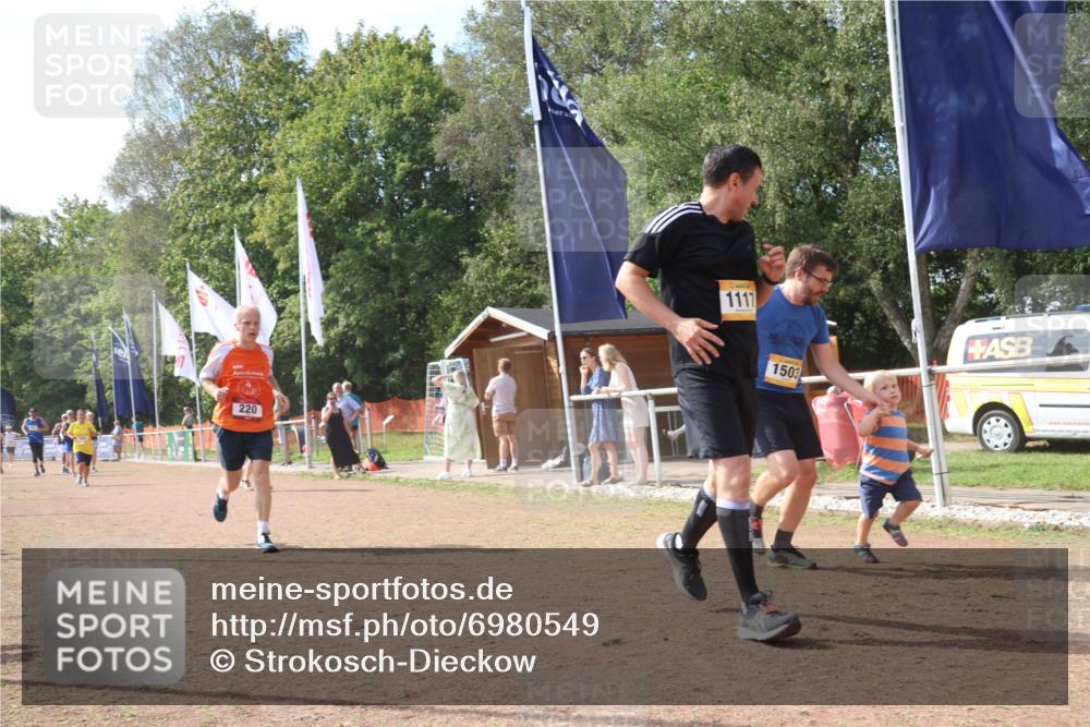 08.09.2024 - Airport Race Strokosch-Dieckow http://msf.ph/oto/6980549 08.09.2024 12:43:24 Ziel 220, 557, 560, 569, 622, 840, 1117, 1205, 1503 meine-sportfotos.de