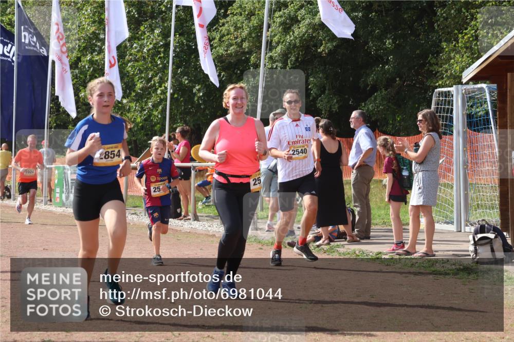 08.09.2024 - Airport Race Strokosch-Dieckow http://msf.ph/oto/6981044 08.09.2024 12:16:02 Ziel 225, 276, 1020, 2540, 2541, 2543, 2591, 2595, 2604, 2645, 2799, 2802, 2804, 2827, 2854, 3057 meine-sportfotos.de