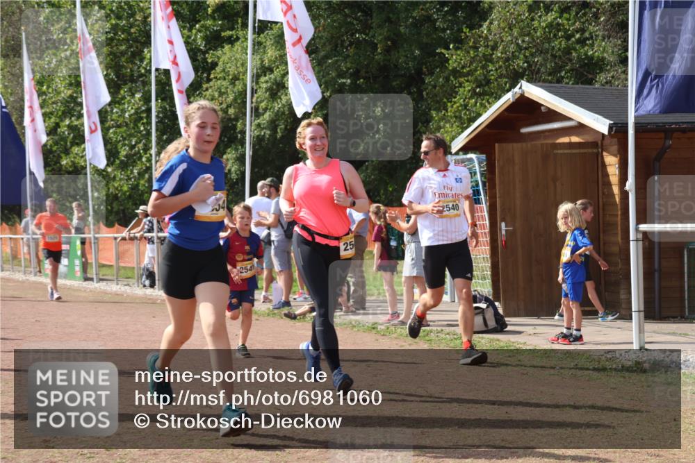 08.09.2024 - Airport Race Strokosch-Dieckow http://msf.ph/oto/6981060 08.09.2024 12:16:03 Ziel 225, 276, 1020, 2540, 2541, 2543, 2586, 2604, 2645, 2799, 2802, 2804, 2827, 2854, 3057 meine-sportfotos.de