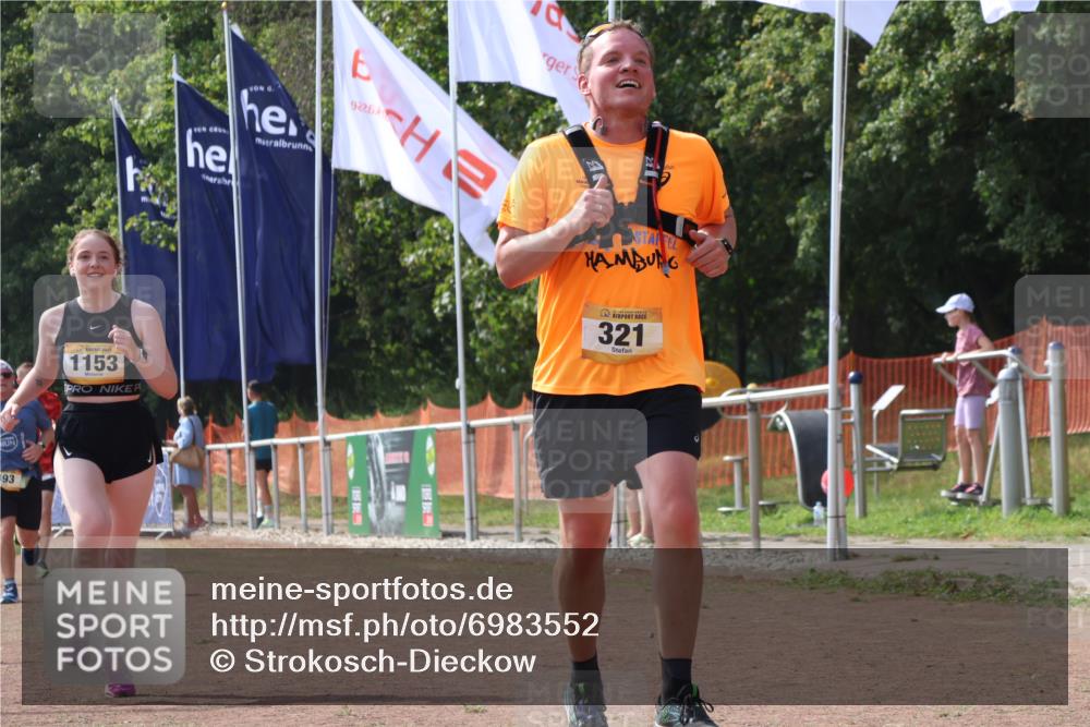 08.09.2024 - Airport Race Strokosch-Dieckow http://msf.ph/oto/6983552 08.09.2024 12:47:55 Ziel 321, 493, 1153 meine-sportfotos.de