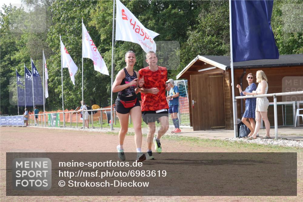 08.09.2024 - Airport Race Strokosch-Dieckow http://msf.ph/oto/6983619 08.09.2024 12:48:04 Ziel 57, 97, 493, 757 meine-sportfotos.de