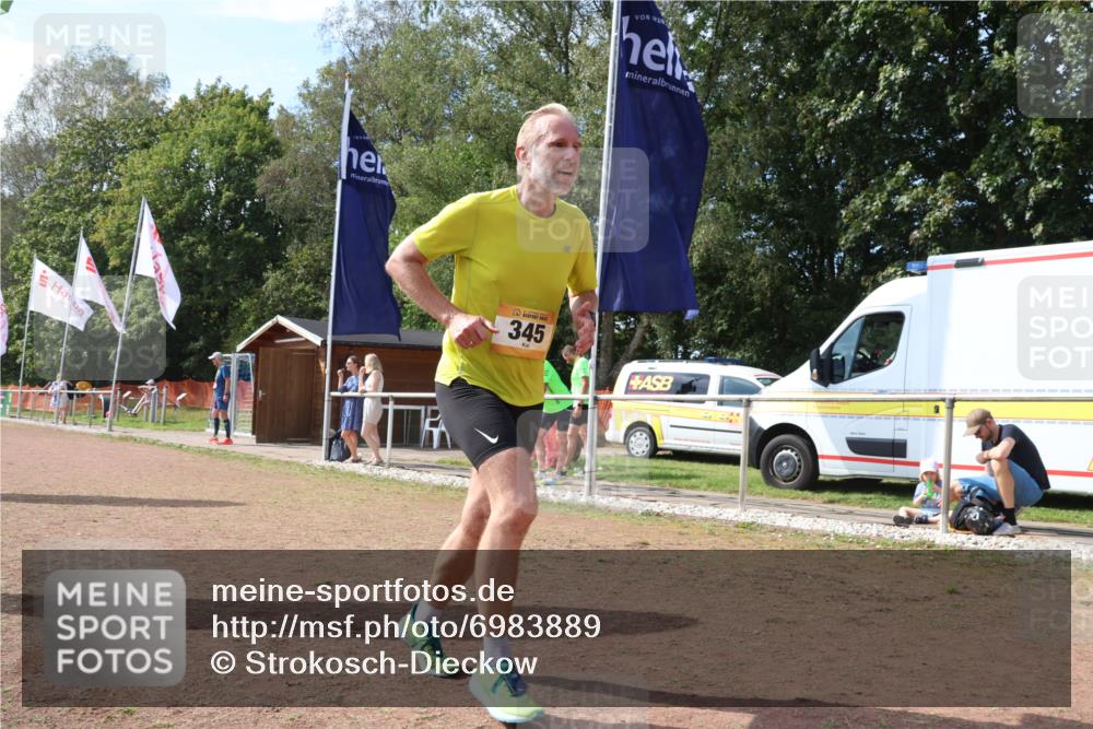 08.09.2024 - Airport Race Strokosch-Dieckow http://msf.ph/oto/6983889 08.09.2024 12:48:36 Ziel 345, 527 meine-sportfotos.de