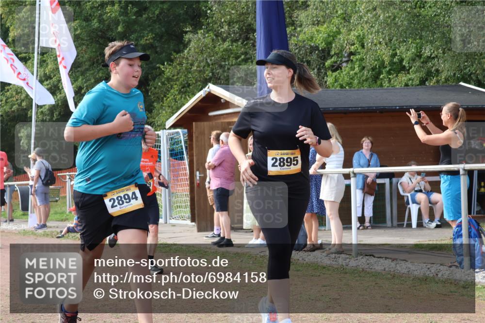 08.09.2024 - Airport Race Strokosch-Dieckow http://msf.ph/oto/6984158 08.09.2024 12:22:33 Ziel 165, 232, 238, 311, 315, 411, 1057, 1124, 1451, 1479, 2761, 2894, 2895, 3008, 3038 meine-sportfotos.de