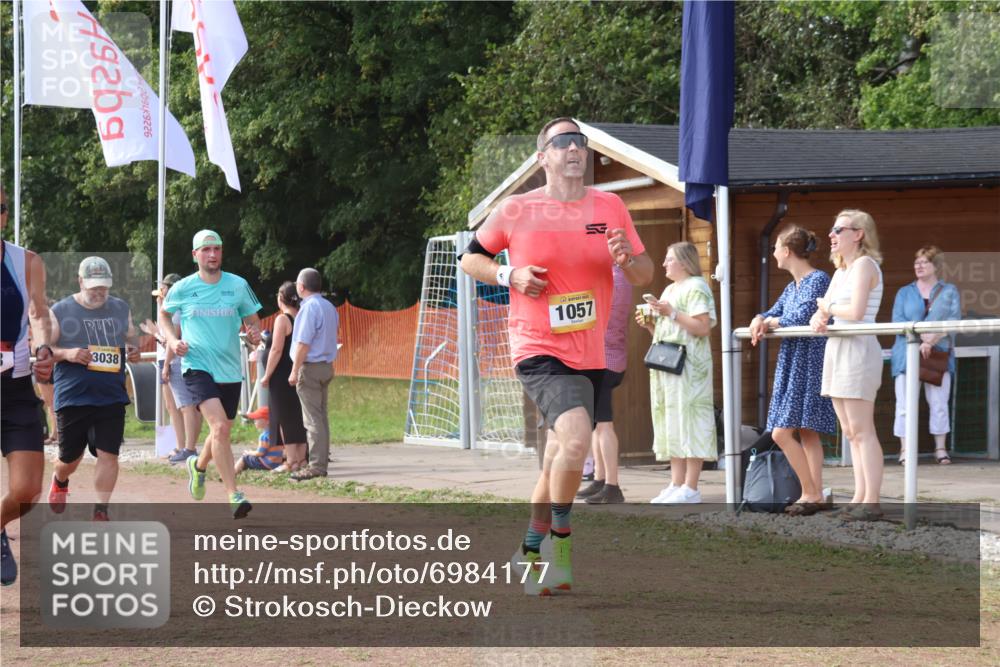 08.09.2024 - Airport Race Strokosch-Dieckow http://msf.ph/oto/6984177 08.09.2024 12:22:36 Ziel 165, 232, 238, 311, 315, 411, 1057, 1124, 1142, 1247, 1451, 1479, 2761, 2894, 2895, 3008, 3038 meine-sportfotos.de