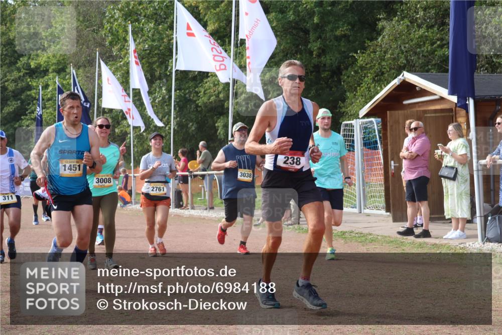 08.09.2024 - Airport Race Strokosch-Dieckow http://msf.ph/oto/6984188 08.09.2024 12:22:36 Ziel 165, 232, 238, 311, 315, 411, 1057, 1124, 1142, 1247, 1451, 1479, 2761, 2894, 2895, 3008, 3038 meine-sportfotos.de