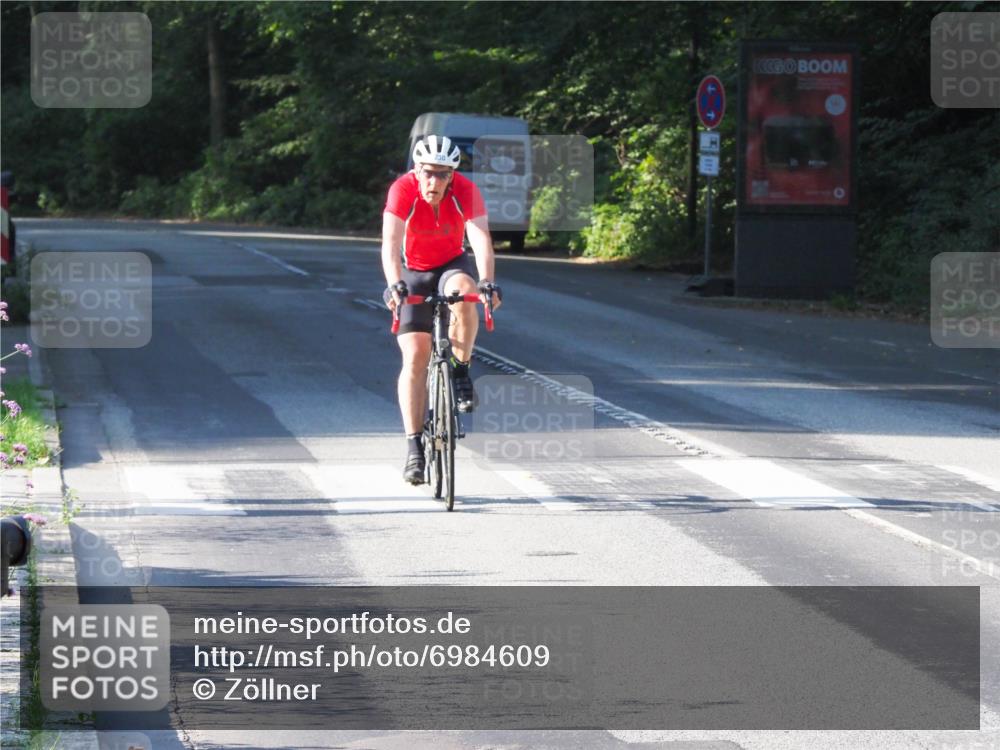 08.09.2024 - Stadtparktriathlon Zöllner http://msf.ph/oto/6984609 08.09.2024 09:53:01 Radfahren 215, 230 meine-sportfotos.de