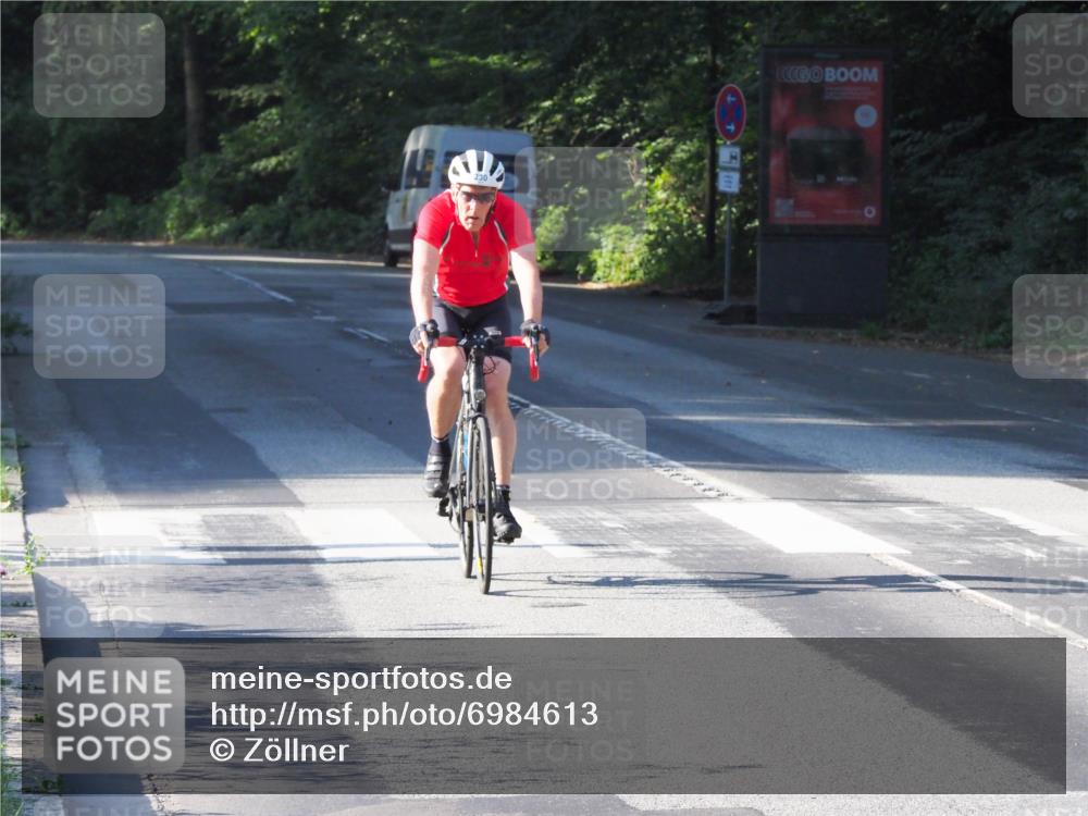 08.09.2024 - Stadtparktriathlon Zöllner http://msf.ph/oto/6984613 08.09.2024 09:53:01 Radfahren 215, 230 meine-sportfotos.de