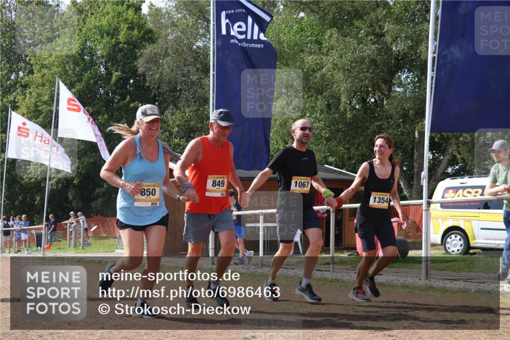 08.09.2024 - Airport Race Strokosch-Dieckow http://msf.ph/oto/6986463 08.09.2024 12:58:36 Ziel 849, 850, 1067, 1354 meine-sportfotos.de