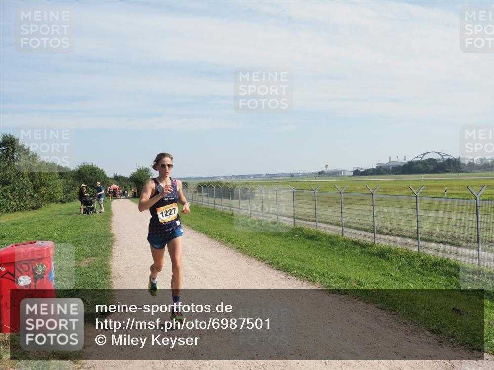 08.09.2024 - Airport Race Miley Keyser http://msf.ph/oto/6987501 08.09.2024 11:54:03 Laufen OLYMPUS, DIGITAL, CAMERA meine-sportfotos.de