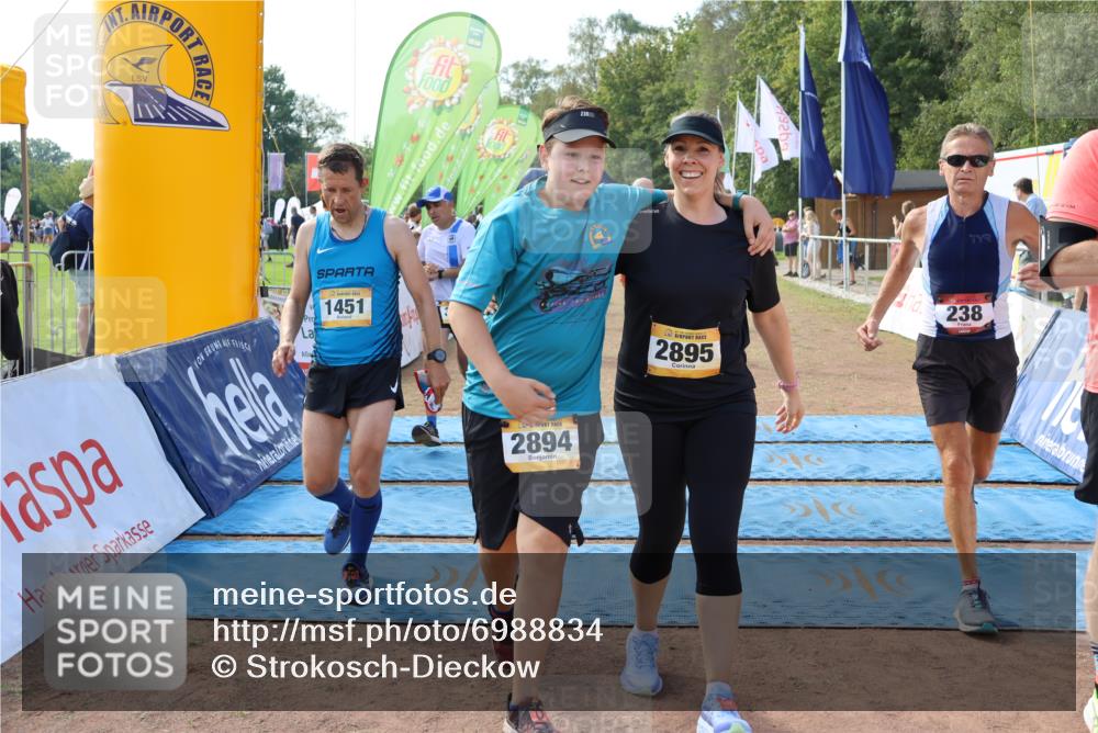 08.09.2024 - Airport Race Strokosch-Dieckow http://msf.ph/oto/6988834 08.09.2024 12:22:43 Ziel 165, 232, 238, 311, 315, 411, 1057, 1124, 1142, 1247, 1451, 1479, 2761, 2894, 2895, 3008, 3038 meine-sportfotos.de