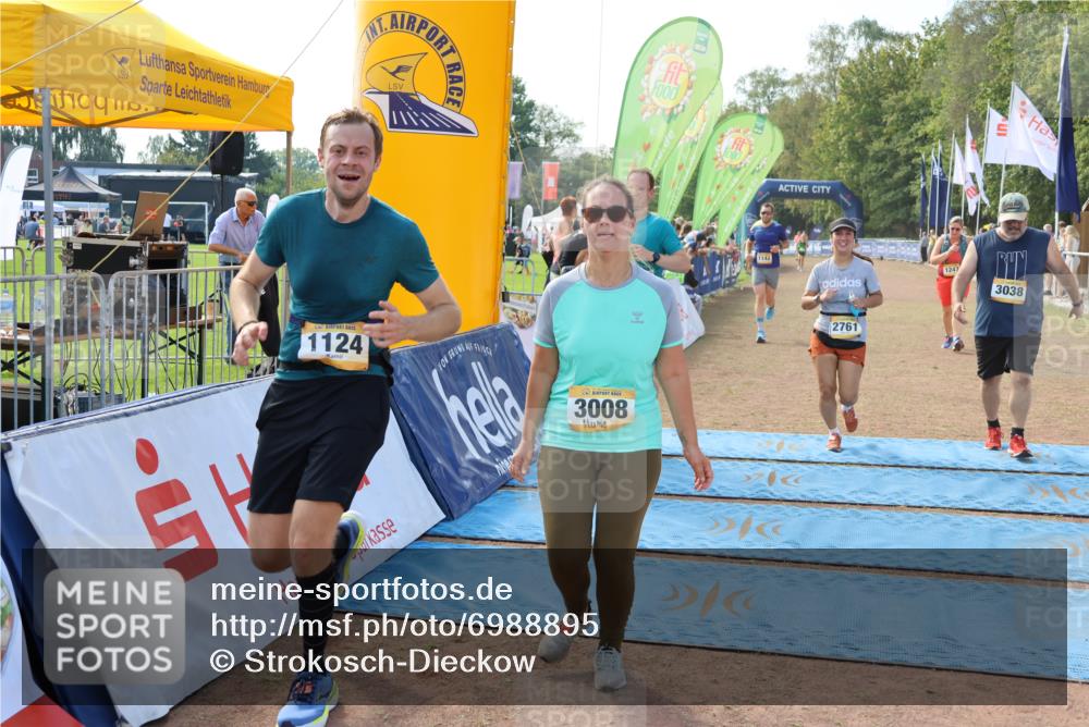 08.09.2024 - Airport Race Strokosch-Dieckow http://msf.ph/oto/6988895 08.09.2024 12:22:47 Ziel 165, 232, 238, 311, 315, 411, 1057, 1124, 1142, 1247, 1451, 1479, 2761, 2894, 2895, 3008, 3038 meine-sportfotos.de