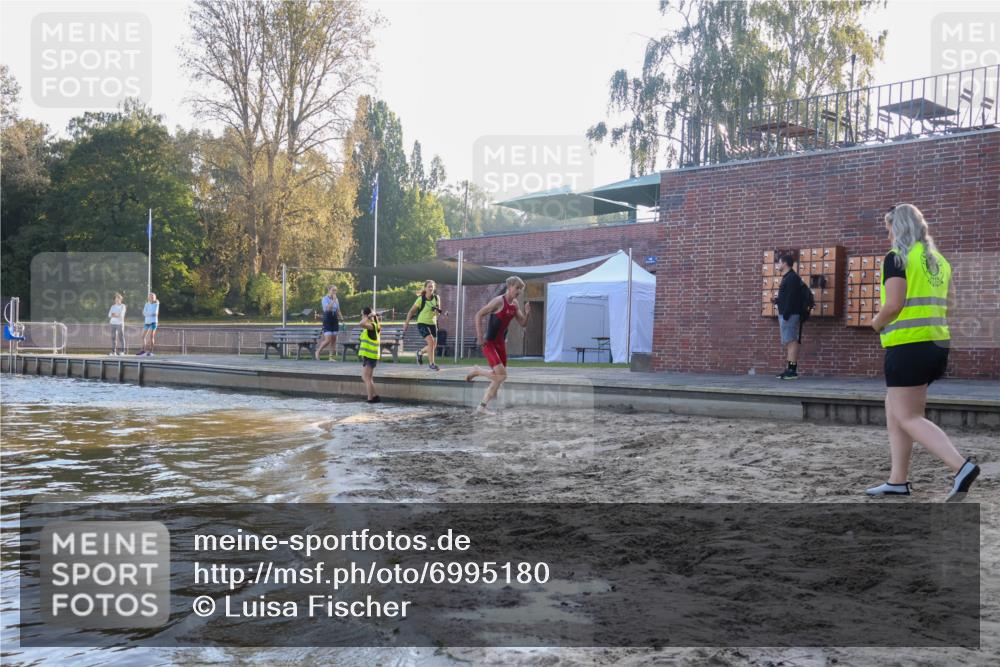 08.09.2024 - Stadtparktriathlon Luisa Fischer http://msf.ph/oto/6995180 08.09.2024 08:43:43 Schwimmen 8 meine-sportfotos.de