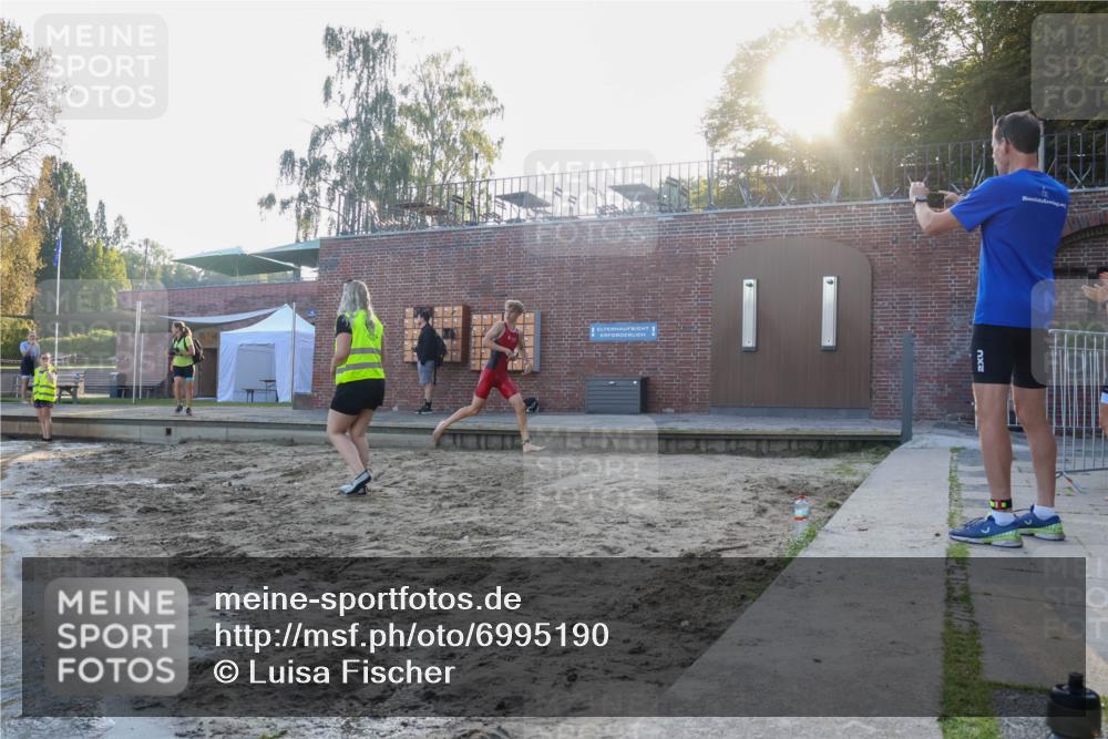 08.09.2024 - Stadtparktriathlon Luisa Fischer http://msf.ph/oto/6995190 08.09.2024 08:43:44 Schwimmen 8 meine-sportfotos.de