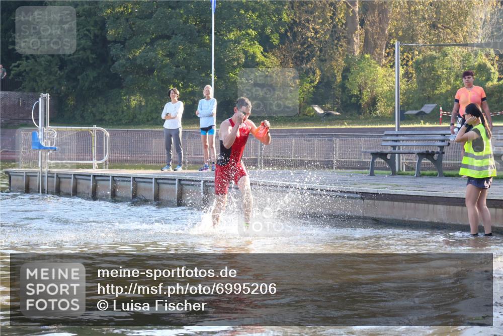 08.09.2024 - Stadtparktriathlon Luisa Fischer http://msf.ph/oto/6995206 08.09.2024 08:43:53 Schwimmen 13 meine-sportfotos.de