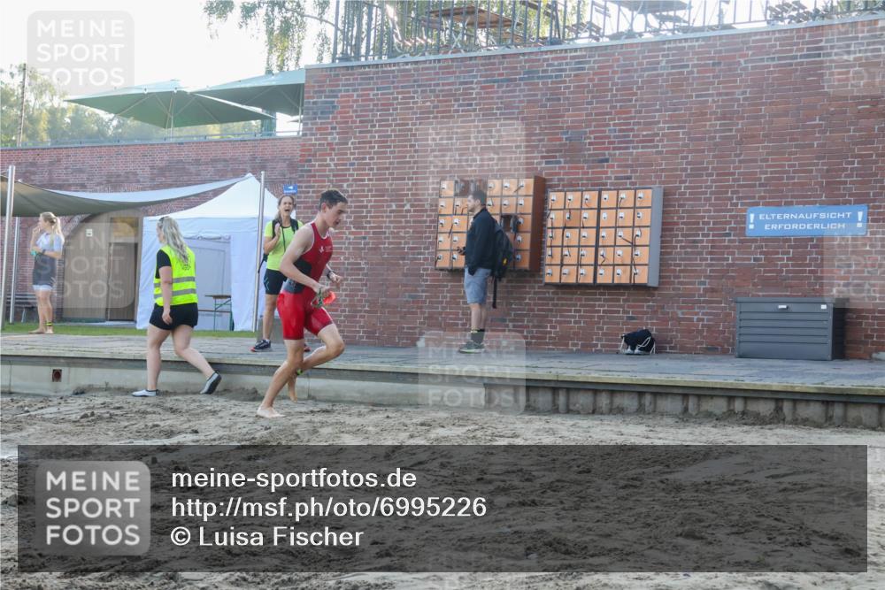 08.09.2024 - Stadtparktriathlon Luisa Fischer http://msf.ph/oto/6995226 08.09.2024 08:43:56 Schwimmen 13 meine-sportfotos.de