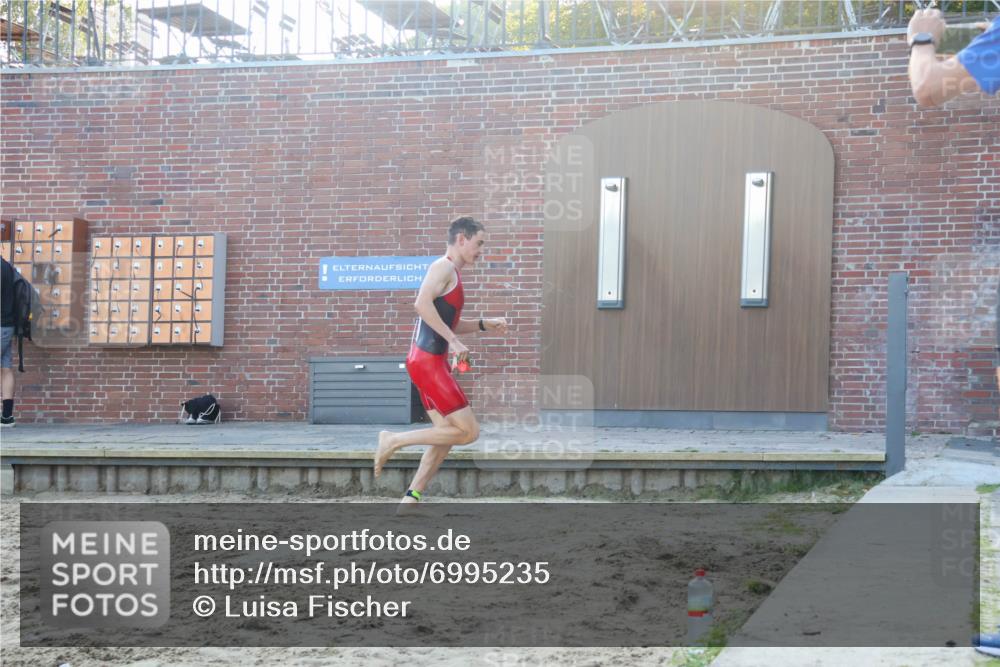 08.09.2024 - Stadtparktriathlon Luisa Fischer http://msf.ph/oto/6995235 08.09.2024 08:43:57 Schwimmen 13 meine-sportfotos.de