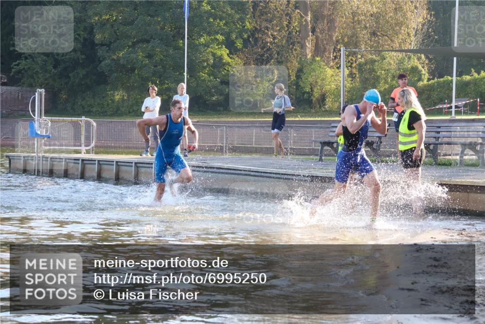 08.09.2024 - Stadtparktriathlon Luisa Fischer http://msf.ph/oto/6995250 08.09.2024 08:44:14 Schwimmen 7, 10 meine-sportfotos.de