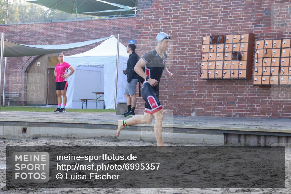 08.09.2024 - Stadtparktriathlon Luisa Fischer http://msf.ph/oto/6995357 08.09.2024 08:45:12 Schwimmen 53, 87 meine-sportfotos.de